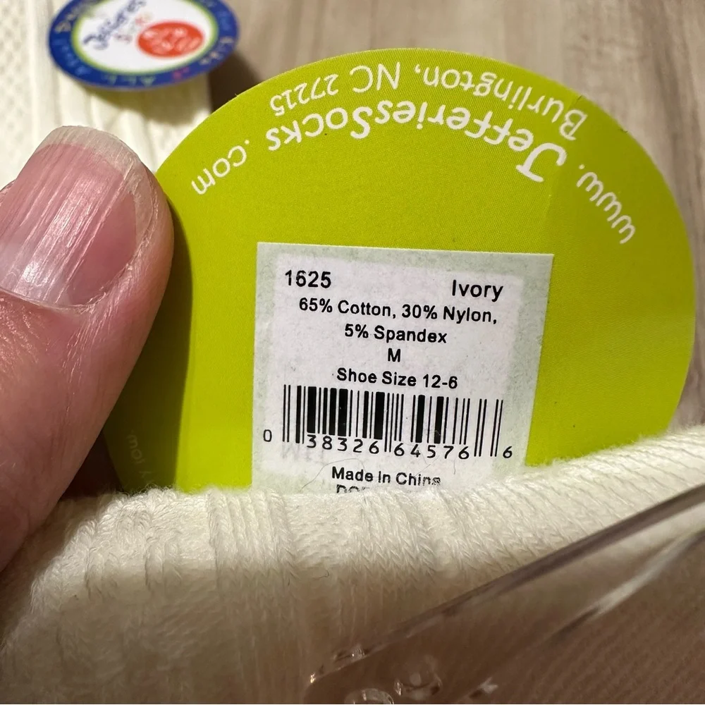 NWT Jefferies Cable‎ Knit Knee Socks